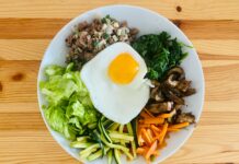 여름철 건강한 체중 유지 방법 egg on white ceramic plate