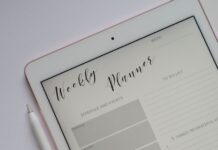 일상 속에서 찾는 건강한 습관 flat lay photography of turned-on silver iPad beside Apple Pencil