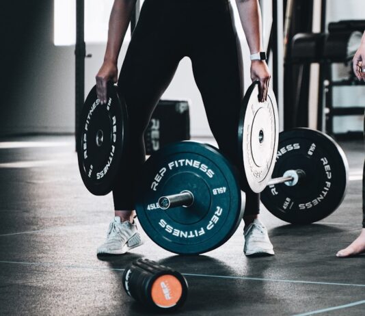 나이에 따른 운동 전략: 20대부터 60대까지 맞춤형 피트니스 black and white exercise equipments