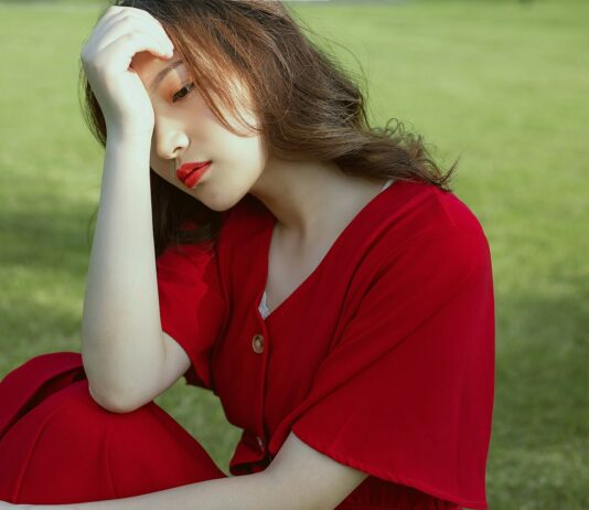 만성피로, ‘작은 변화’로 극복… 바쁜 일상 속 실천 루틴 제안 a person posing for a picture