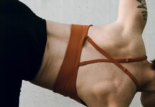 일상 속 필라테스, 건강 습관으로 자리 잡다 a woman in a brown bikini doing a handstand