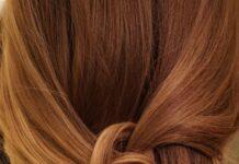 “건강한 모발, 일상 속 작은 습관에서 시작됩니다” brown hair on white textile