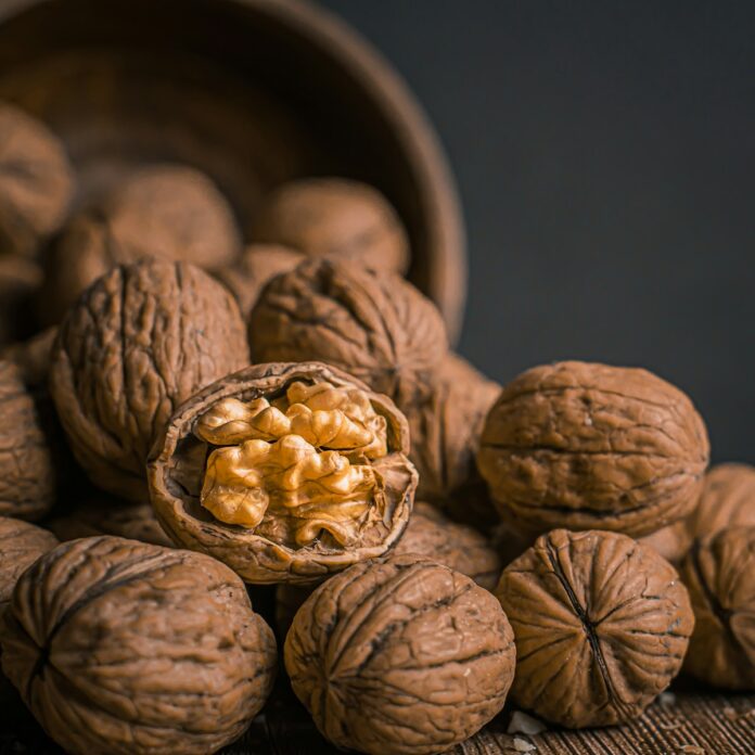 Photo by Pranjall Kumar brown garlic on brown bowl