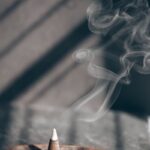 대체요법, 일상 속 건강관리의 새로운 트렌드 되다 white smoke on brown wooden table
